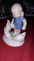 Antik német Sitzendorf porcelán figura Kisleány a baromfi udvarban 12 X 10 cm a képek szerint