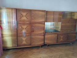 Régi magasfényű szekrénysor