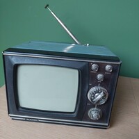 Retro  Shiljalis 402 DS szovjet hordozható  mini tv készülék 1974-es