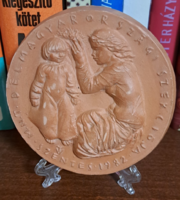Tóth Vali Tóth Valéria (1943- ) M.N.T. (Magyar Nőorvos Társaság) terrakotta plakett