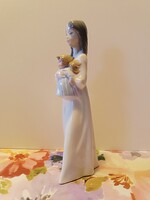 Lány játékbabával - Lladro-NAO márkás, minőségi porcelán, 23.5 cm magas