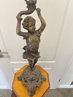 Bronz szobor puttós