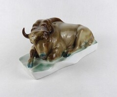 1U904 Zsolnay fekvő bika porcelán szobor