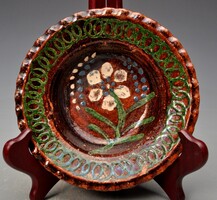 Nagyon öreg népi falitányér, Erdély, 19. szd. második fele. Cserép akasztófüles