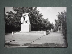 Képeslap,Jászberény,Lehel vezér tér,Felszabadulás emlékmű látkép,részlet, 1973-