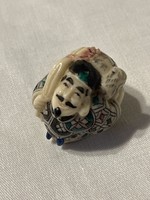 Kinai necuka amulet karcolt, kézzel festett, jelzett.