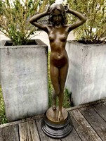 Monumentális női akt - bronz szobor
