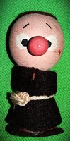Régi mese játék PAP ,BARÁT,TISZTELETES fa bábú fa figura 8 cm állapot a képek szerint