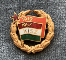 Aranykoszorús KISZ kitüntető jelvény korai változat