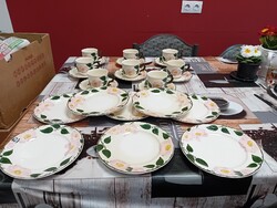 Villeroy & Boch"Wild Rose" 8 személyes reggeliző készlet