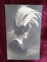 D205309 Hölgy kalapban, képeslap küldve Kolozsvárra  -Ady Zoltán joghallgató részére MÁV 1913