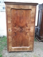Neobarokk / biedermeier szekrény.