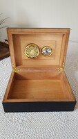 Fekete,cédrusfa szivardoboz(humidor)
