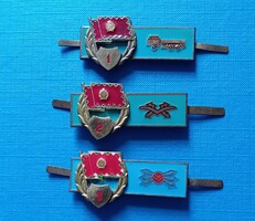 3 katonai osztálybasorolási  jelvény