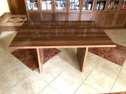 Diófa étkezőasztal magasfényű 140x90 cm újszerű állapot