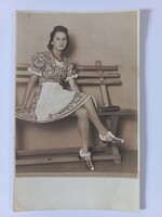 Régi fotó képeslap fiatal csinos  hölgy ruhában Gruber Sára Újpesti műterméből 1939