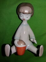 Aranyos Hollóházi Art Deco Kislány homokozó vödörrel figura 10,5 cm a képek szerint