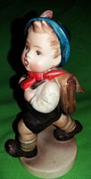 Valóban antik jelzésű talpán dedikált HUMMEL porcelán iskolásfiú figura 16 cm a képek szerint