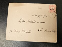 1889-es 5 kr levél  bélyegen a gyöngysornal hibák a háromszögnél festék hiány Kadarkút 50 gpont