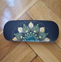 ÚJ! Szemüvegtok zöld arany mandala mintával 17x6x3cm, kézzel festett