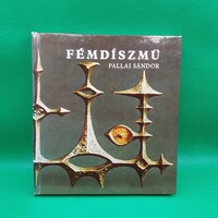 Fémdíszmű könyv