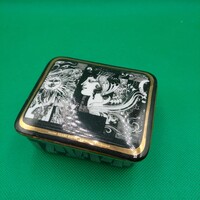 Szász Endre Hollóházi porcelán bonbonier