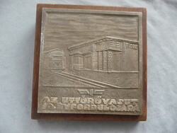 Régi szocreál vasutas plakett úttörővasút 10. évforduló emlék plakett 1958 ból úttörővasút plakett