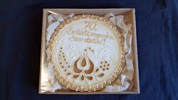 Születésnapi ajándék. Mézeskalács, díszdobozban. 70.-ik SZÜLETÉSNAPRA. 19 CM. ÁTMÉRŐJŰ.