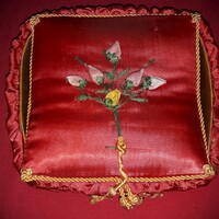 Antik gyönyörű múlt századelős hímzett selyem selyemzsinóros dísz varrós doboz 16x14cm képek szerint