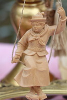 Olasz kézműves hintázó hölgy