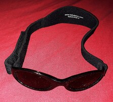 Minőségi BABY BANZ fényvédő fekete napszemüveg ÁLLÍTHATÓ MÉRET a képek szerint
