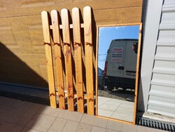 Eladó egy előszoba fenyő bútor szett.  Bútorok nagyon szép állapotú.