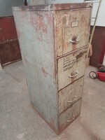 Retro vas szekrény1970-es évekből ipari régiség  135 cm magas