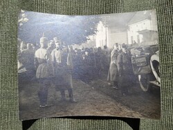 IV. Károly katonák között