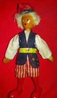 Régi ERZEBIRGE német fából készült játék folk figura baba szép állapotban 20 cm a képek szerint