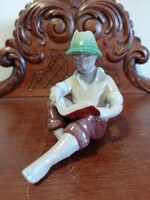 Kiárusítás 1 Ft-ról! Kőbányai Porcelán olvasó fiú