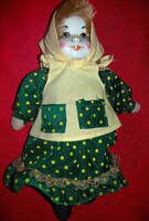 Régi minőségi porcelánfejű Iparművész játék baba szép állapotban 20 cm a képek szerint