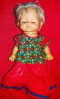 VINTAGE SORSZÁMOS alvós műanyag spanyol FAMOSA játék baba 25 cm a képek szerint