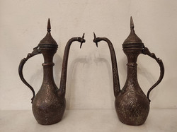 Antik 2 darab arab kávé kiöntő nehéz réz kancsó vésett vadász jelenet Marokkó Szíria 913 5283