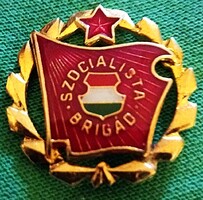 Régi KÁDÁR ÉRA magyar szocialista brigád arany fokozat kitűző jelvény a képek szerint