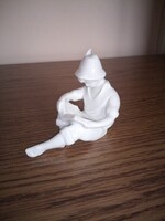 Drasche (Kőbányai porcelán) olvasó fiú.