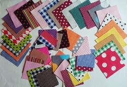 100 db 10x10 és 8x8 cm méretű vegyes mintás pamutvászon csomag SZV3