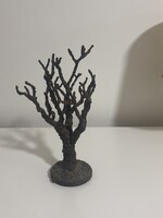 Industrial stílusú fémből készült fa alkotás