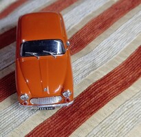 Retró kisautó. Syrena 105 1/43.