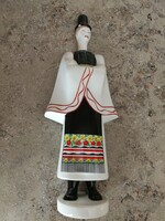 Aquincumi porcelán , népviseletes fiú!