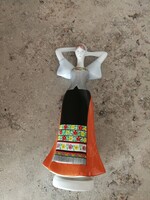 Aquincumi porcelán népviseletes lány!