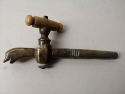 ANTIK KIS MÉRETŰ BRONZ CSAP PÁLINKÁS, LIKŐRÖS HORDOHOZ - CSONT ELZÁRÓKAR