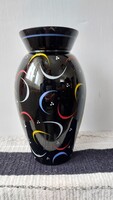 Vintage , retro mid century Veb-Kunst Glas Wasungen fekete üveg, kézzel festett váza  26 cm magas