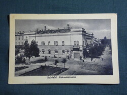 Képeslap,Kiskunhalas,Halasi Gazdasági Bank és Posta palota, üzlet látkép,részlet,1956-