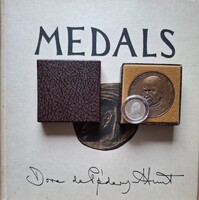 Pédery-Hunt Dóra: Mindszenty József bíboros-hercegprímás, Szent István 973-1973, 2 érem és könyv